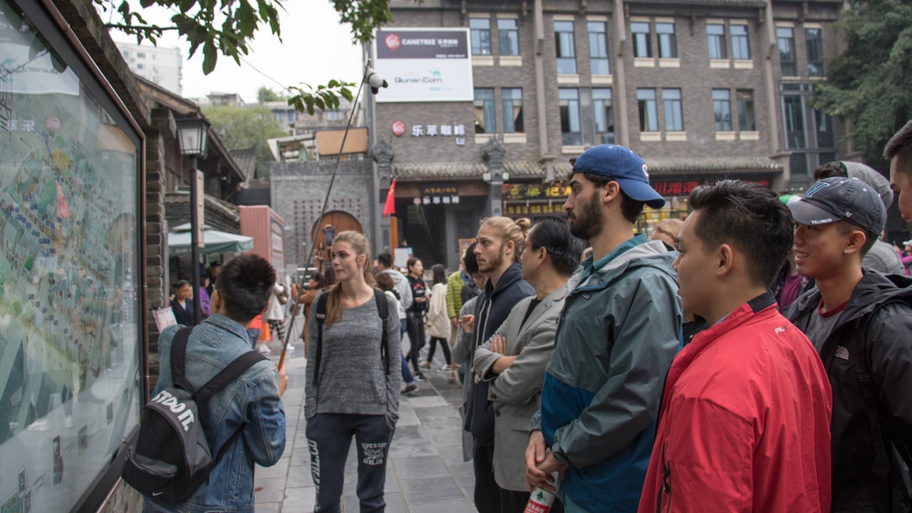 TEAN Students on a guided tour over the Chengdu Weekend Excursion